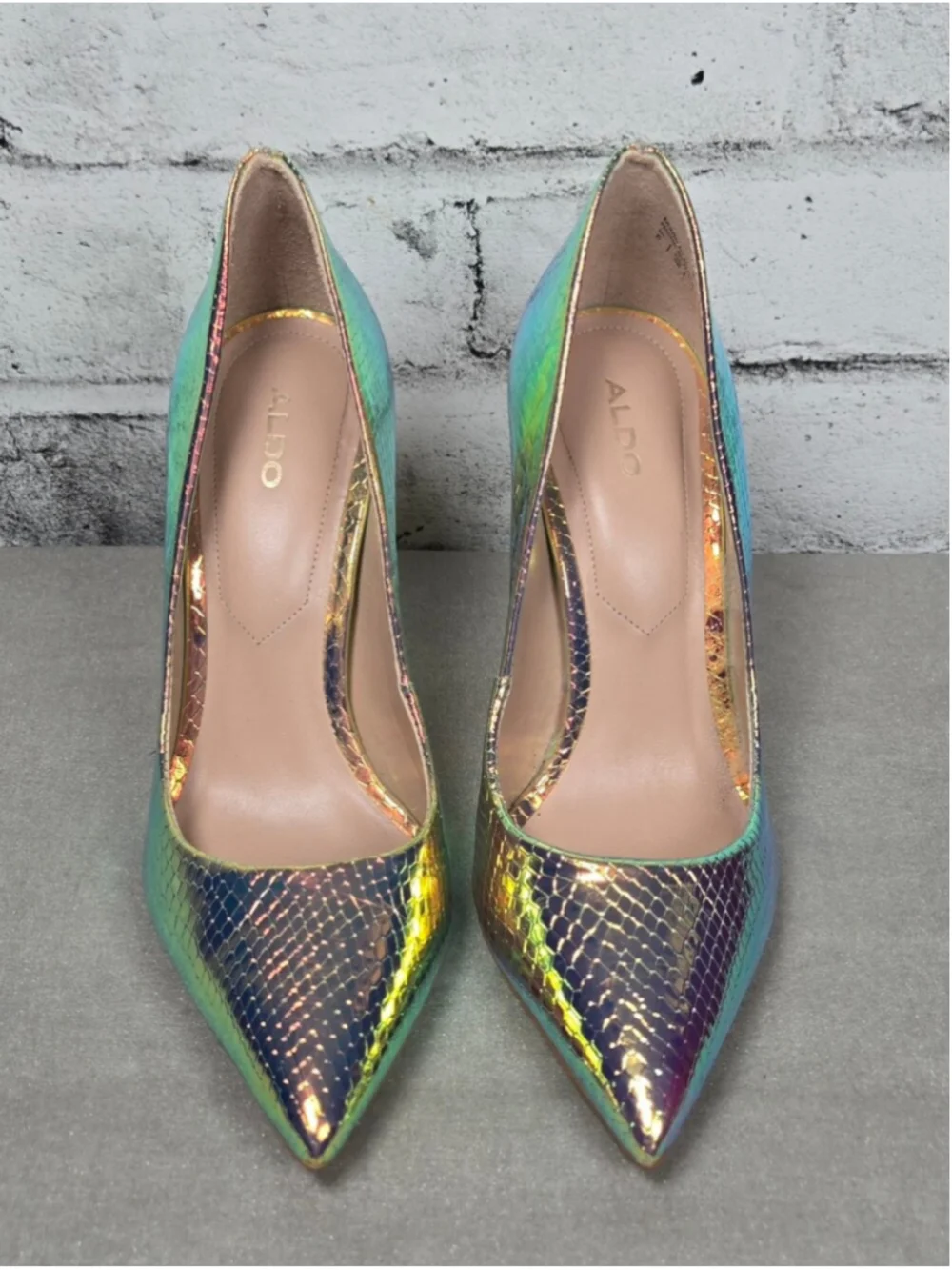 ALDO Iridescent Holographic Snakeskin Pointed Toe Pumps Heels Size 6